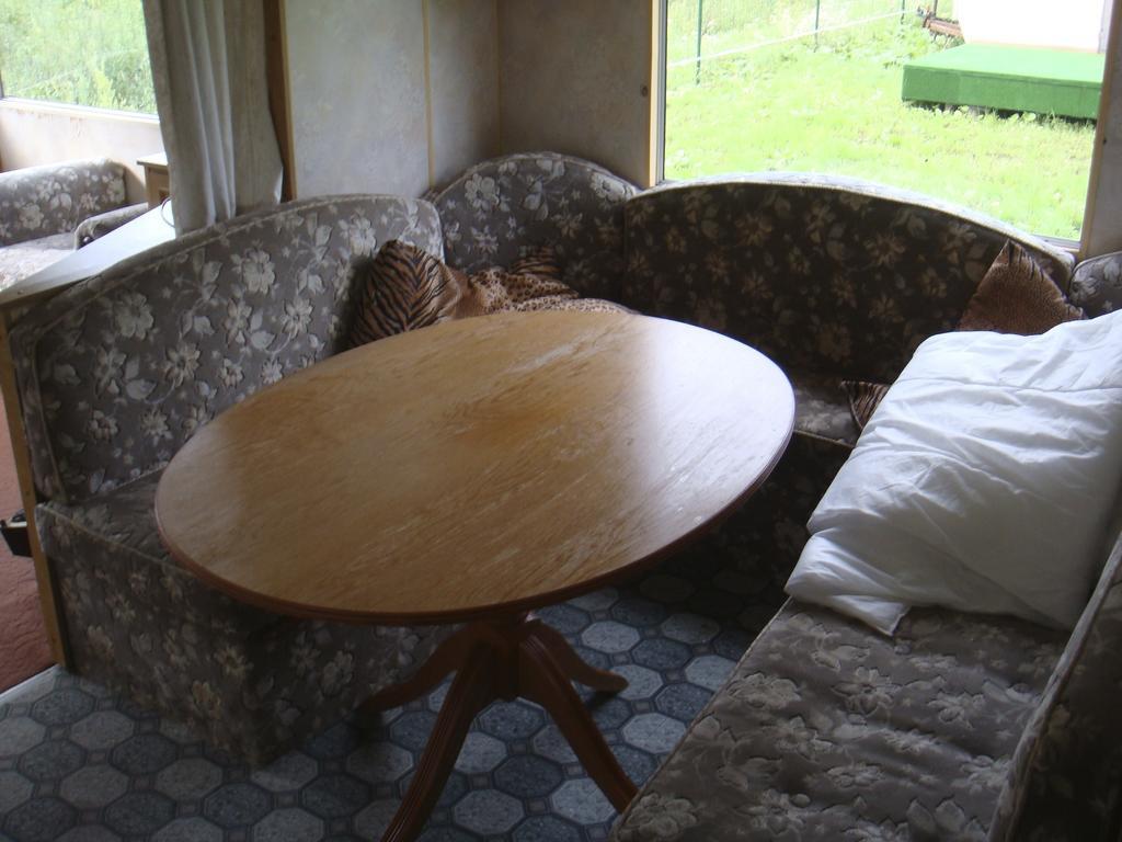 Guest House Kalnu Pupoli Šenheida الغرفة الصورة